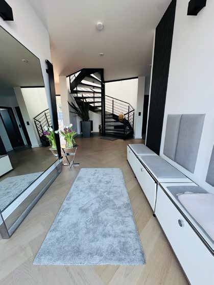 Diele und Wendeltreppe